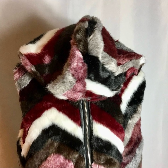 Steve Madden Chevron Faux Fur Hood Vest - Picture 3 of 6